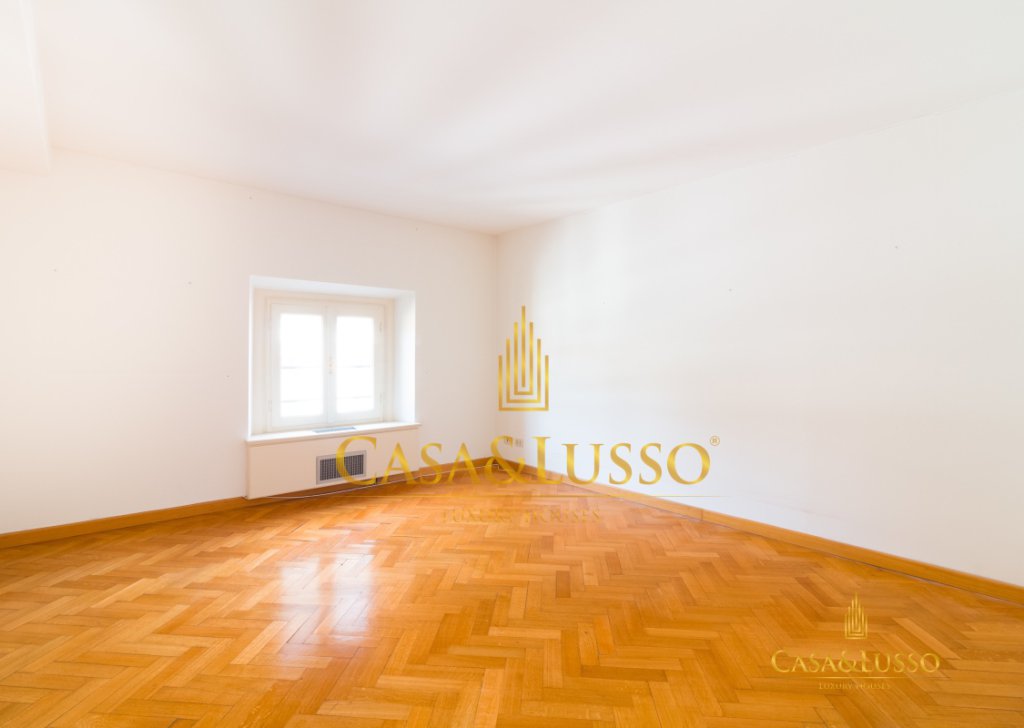Affitto Attico Milano - Prestigioso appartamento con possibilità posto auto Località Venezia - Duse - San Babila
