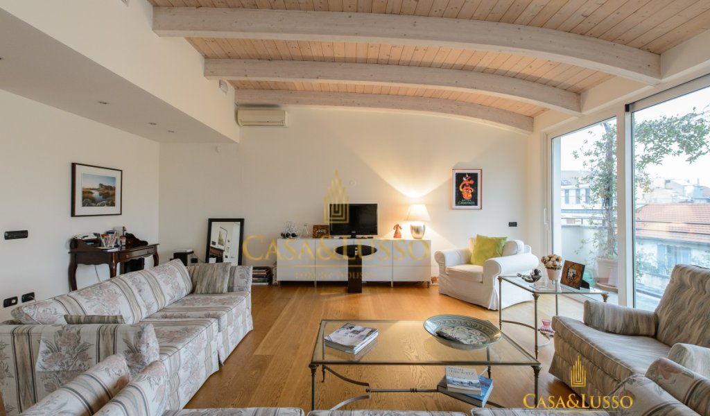 Porta Venezia, meraviglioso attico con terrazza di 100 mq