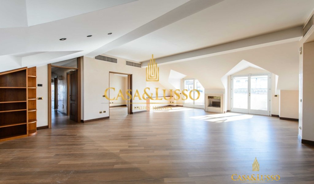 Affitto Attico 225 m² ottime condizioni, Milano, località Duomo - Scala - Quadrilatero