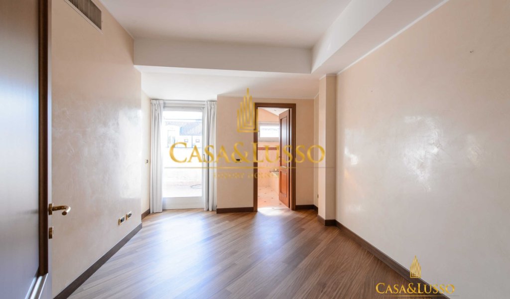 Affitto Attico 225 m² ottime condizioni, Milano, località Duomo - Scala - Quadrilatero