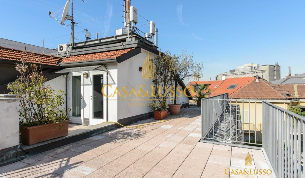 Affitto Attico 225 m² ottime condizioni, Milano, località Duomo - Scala - Quadrilatero