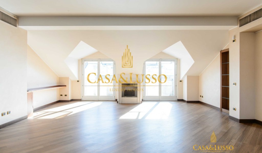 Affitto Attico 225 m² ottime condizioni, Milano, località Duomo - Scala - Quadrilatero