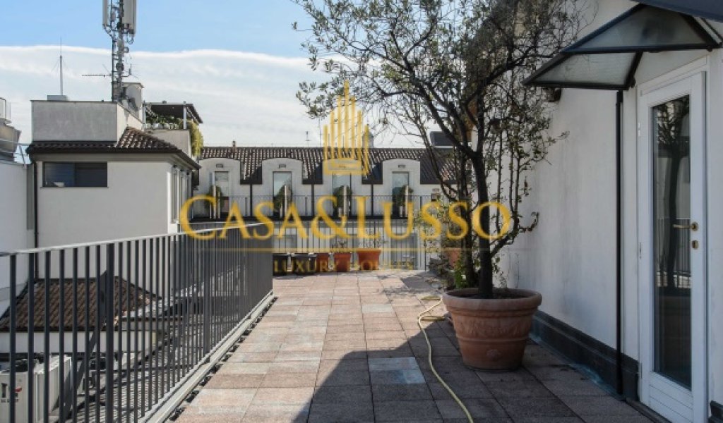 Affitto Attico 225 m² ottime condizioni, Milano, località Duomo - Scala - Quadrilatero