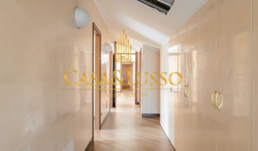 Affitto Attico 225 m² ottime condizioni, Milano, località Duomo - Scala - Quadrilatero