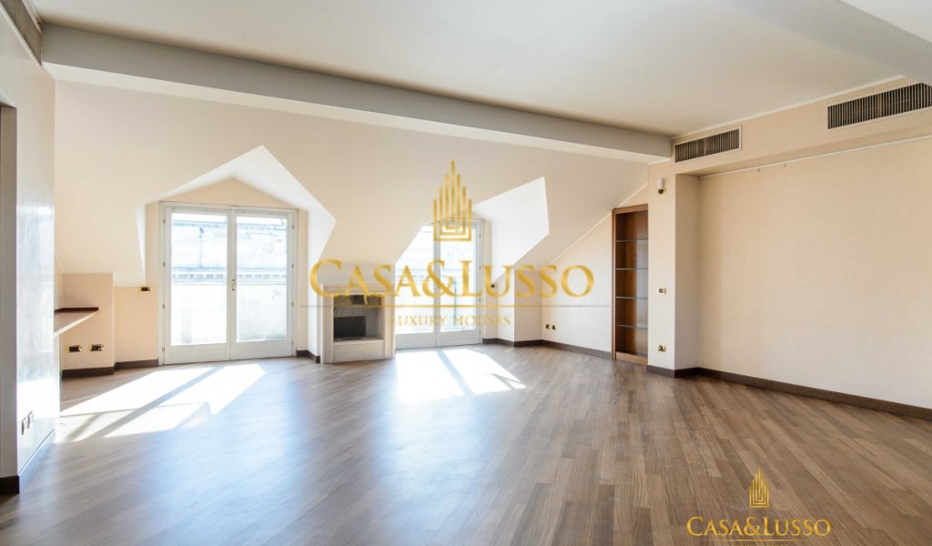 Affitto Attico 225 m² ottime condizioni, Milano, località Duomo - Scala - Quadrilatero