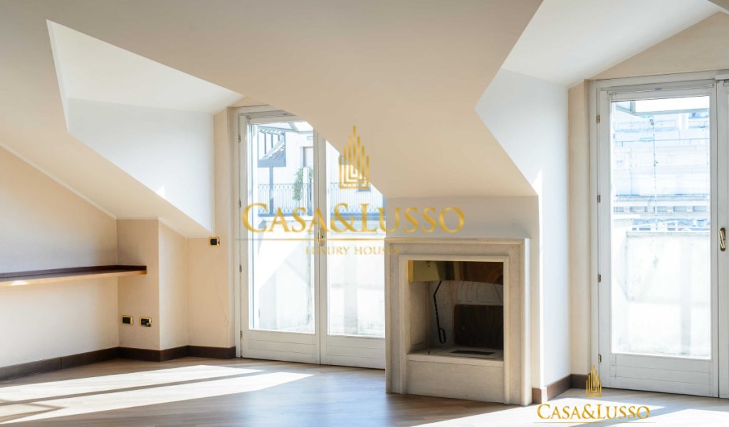 Affitto Attico 225 m² ottime condizioni, Milano, località Duomo - Scala - Quadrilatero