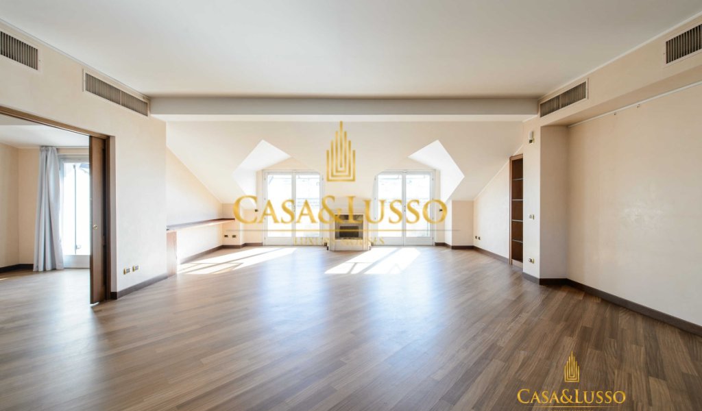 Affitto Attico 225 m² ottime condizioni, Milano, località Duomo - Scala - Quadrilatero