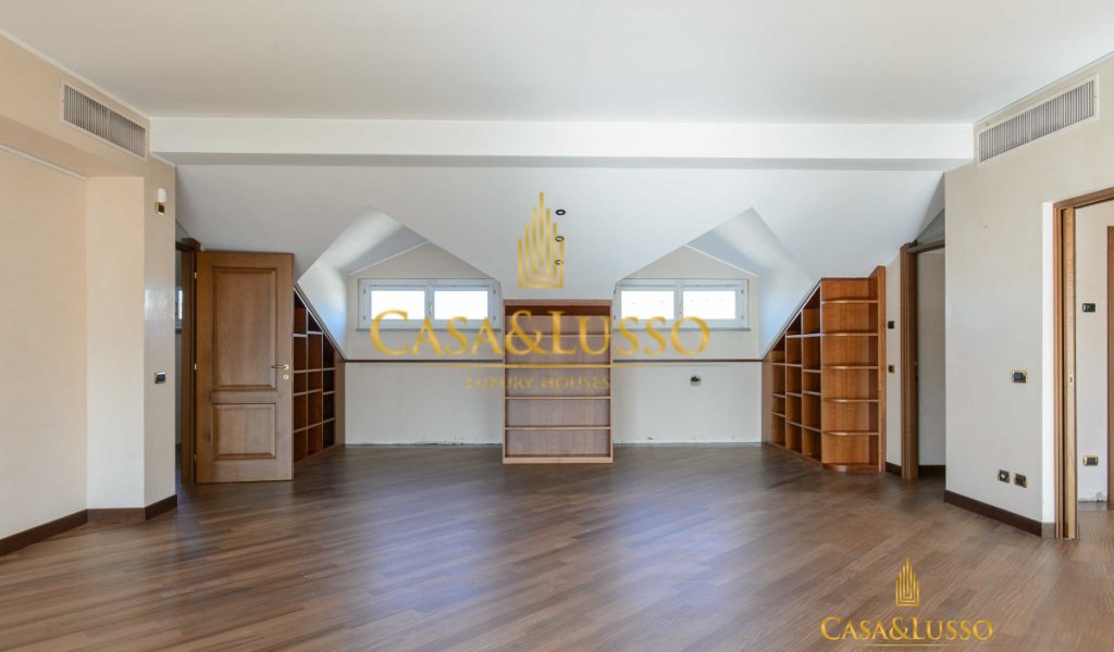 Affitto Attico 225 m² ottime condizioni, Milano, località Duomo - Scala - Quadrilatero