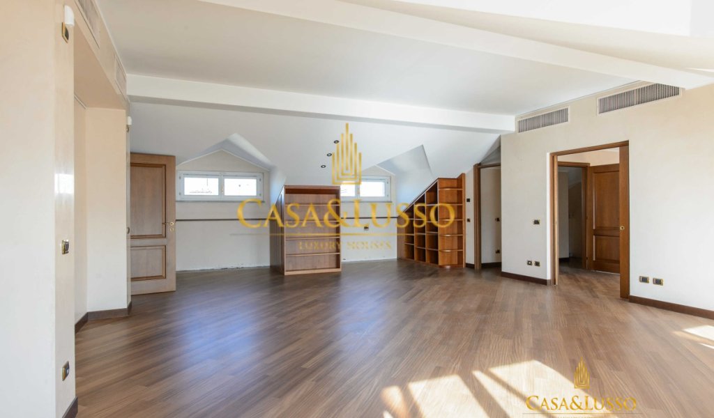 Affitto Attico 225 m² ottime condizioni, Milano, località Duomo - Scala - Quadrilatero