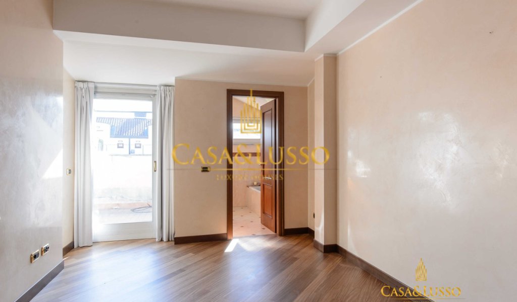 Affitto Attico 225 m² ottime condizioni, Milano, località Duomo - Scala - Quadrilatero