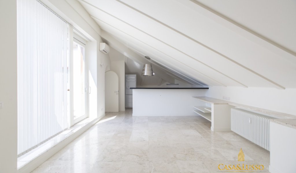 Affitto Attico 130 m² ottime condizioni, Milano, località Centro storico