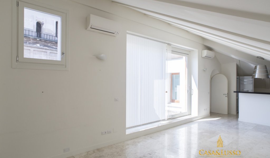 Affitto Attico 130 m² ottime condizioni, Milano, località Centro storico