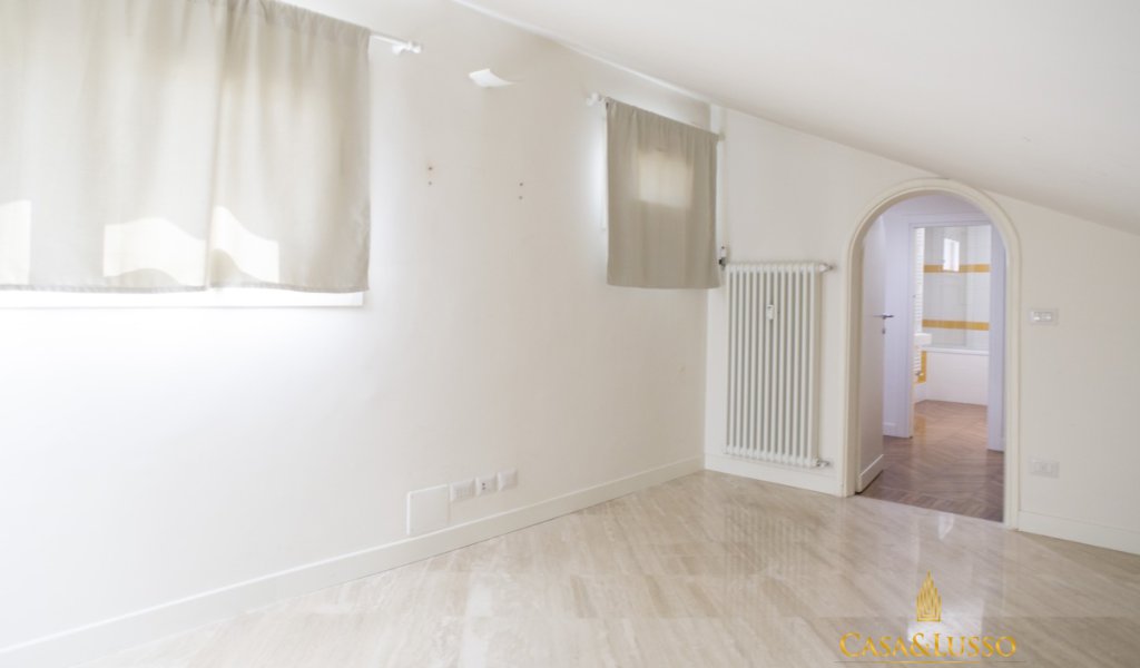 Affitto Attico 130 m² ottime condizioni, Milano, località Centro storico