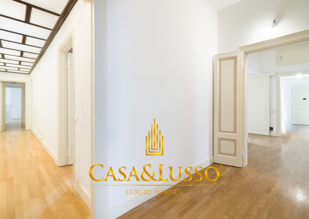 For Rent Apartments Milan - Elegant four-room apartment in the Quadrilatero della Moda Locality 