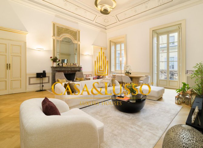 Splendid multi-room apartment in a period building