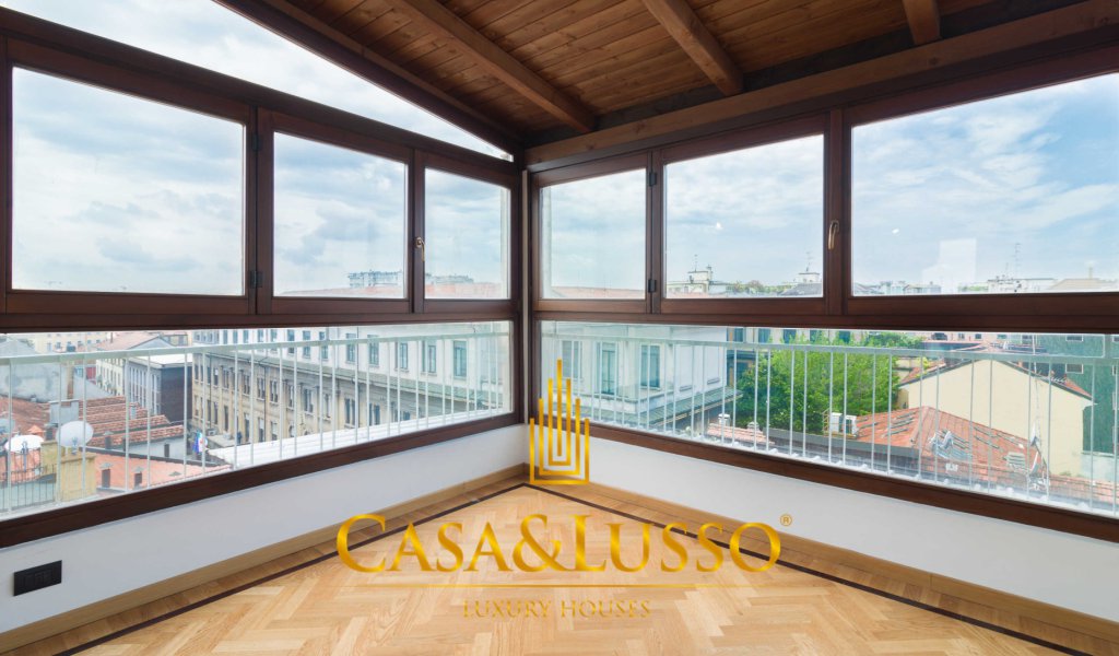 EXCLUSIVE PENTHOUSE IN THE GUASTALLA AREA