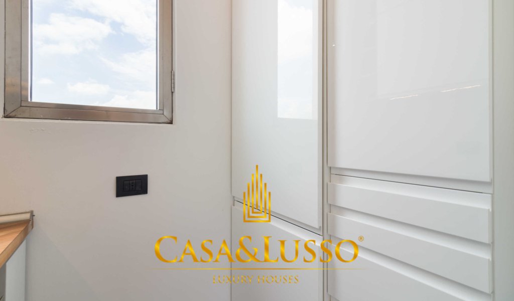EXCLUSIVE PENTHOUSE IN THE GUASTALLA AREA