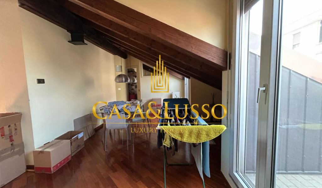 Penthouse for Rent 170 sqm. excellent condition, Milan, locality Majno - Piave - Tricolore