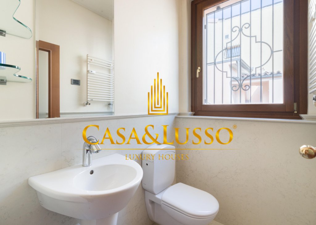 For Sale Penthouse Milan - Charming penthouse in the heart of San Babila with 2 garage Locality 