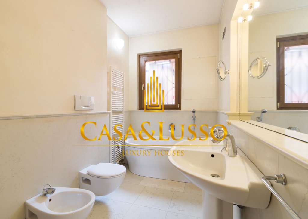 For Sale Penthouse Milan - Charming penthouse in the heart of San Babila with 2 garage Locality 