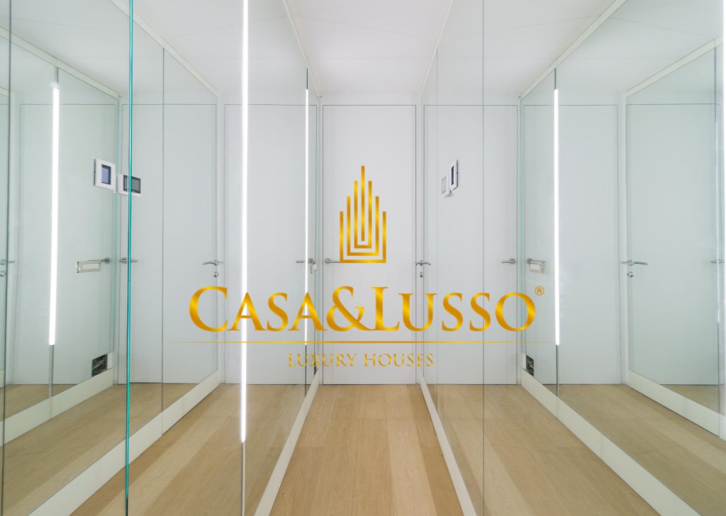 For Sale Apartments Milan - Luxurious penthouse in the Duomo area of Milan Locality 