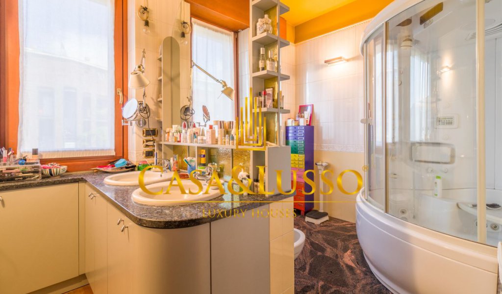 Vendita Appartamenti 340 m², Milano, località Quadronno - Palestro - Guastalla