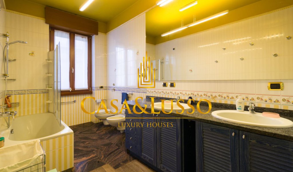 Vendita Appartamenti 340 m², Milano, località Quadronno - Palestro - Guastalla