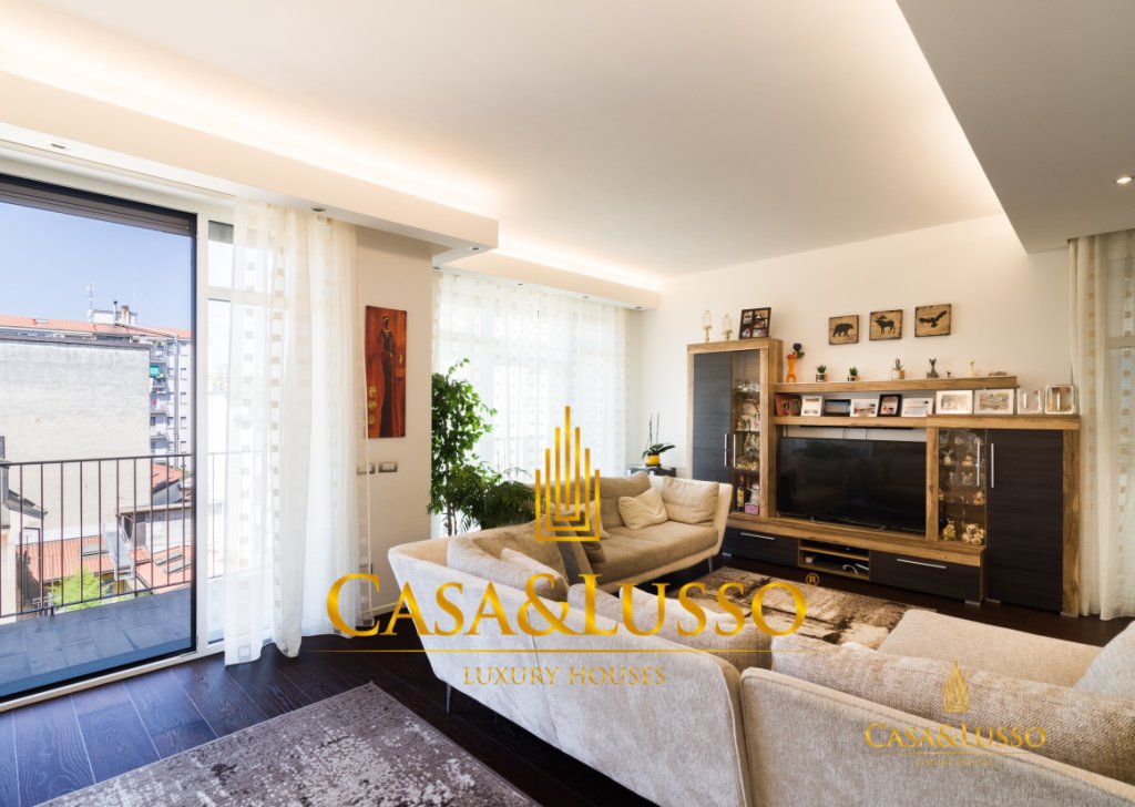 For Sale Apartments Milan - Large apartment with terrace on the floor in Piazza XXV Aprile Locality 