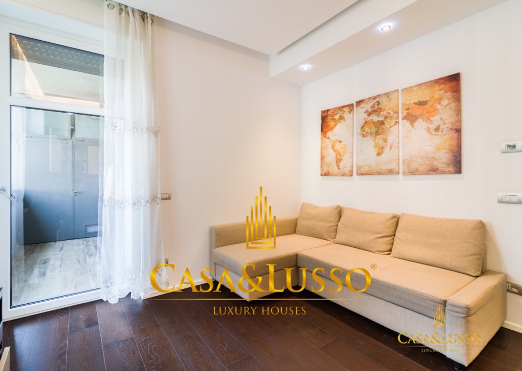 For Sale Apartments Milan - Large apartment with terrace on the floor in Piazza XXV Aprile Locality 