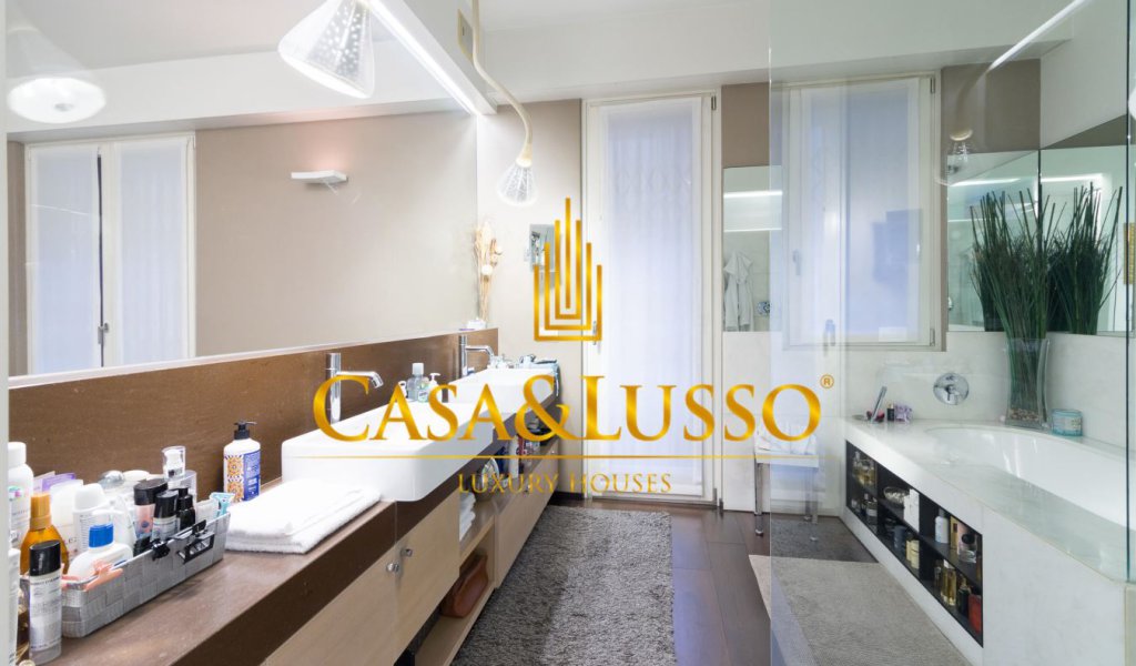 Apartments for Sale 290 sqm. excellent condition, Milan, locality Porta Venezia