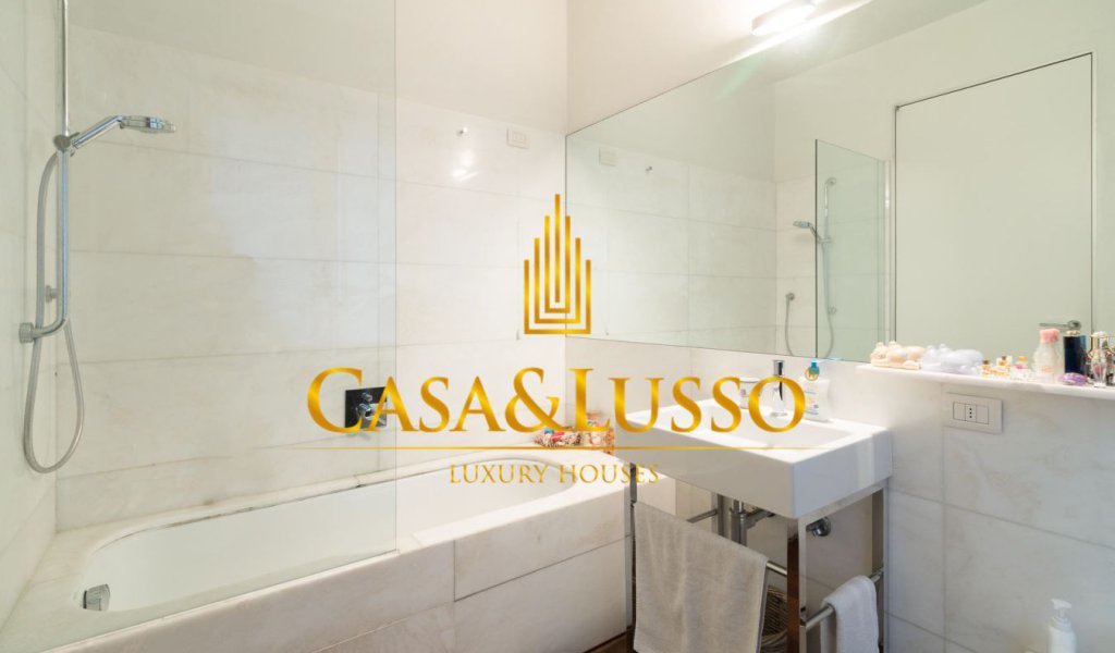 Apartments for Sale 290 sqm. excellent condition, Milan, locality Porta Venezia