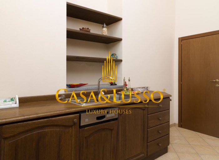 Appartamento in villa con piscina privata in vendita