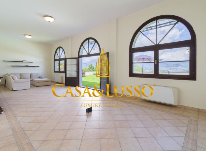 Appartamento in villa con piscina privata in vendita