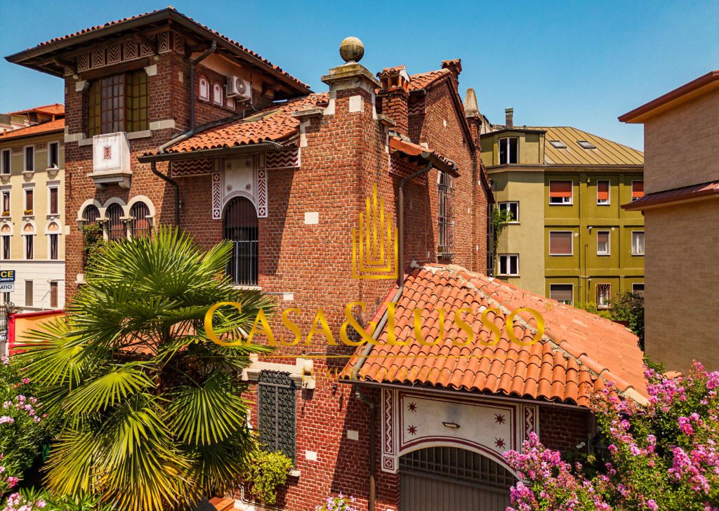 For Sale Villas Milan - Historic villa surrounded by greenery Locality 