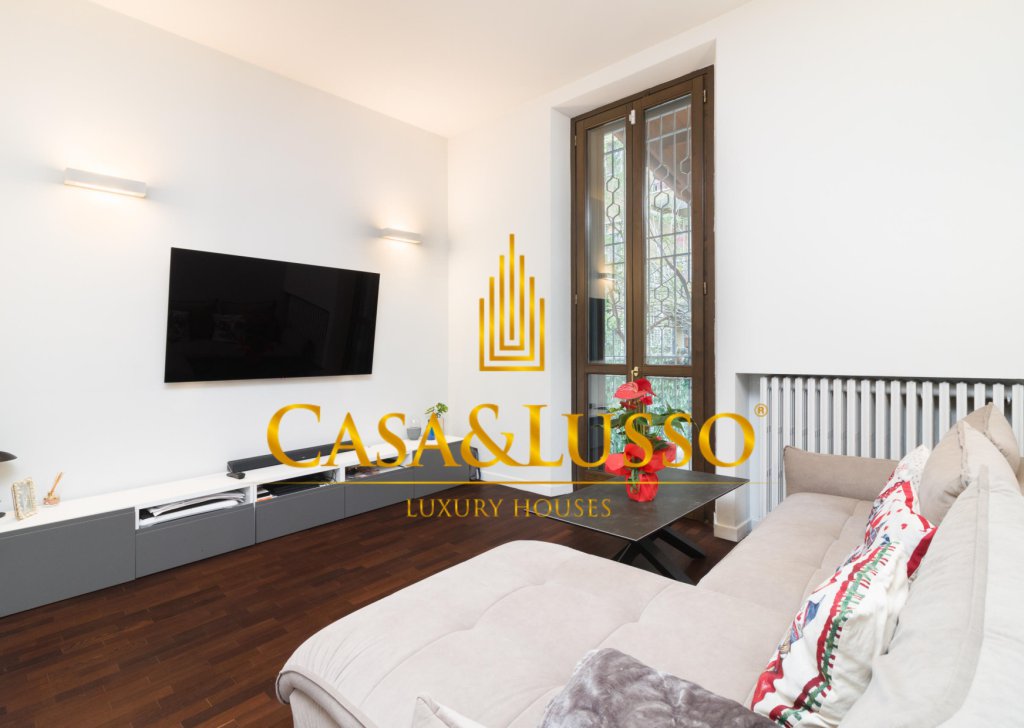For Sale Villas Milan - Charming renovated villa with indoor pool and garage Locality 