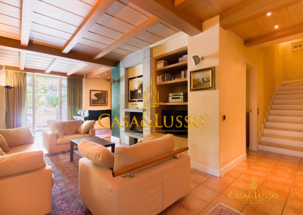 For Sale Villas Varese - Exclusive Liberty villa with swimming pool Locality 