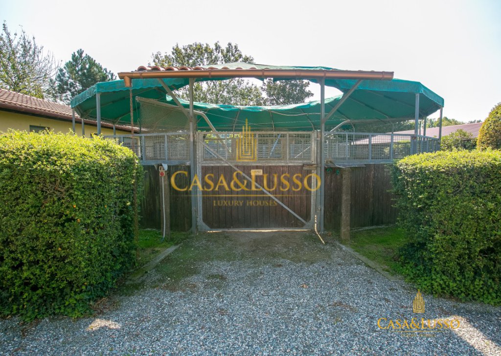 Vendita Ville Gavirate - Tenuta con allevamento  di cavalli purosangue Località lago di Varese