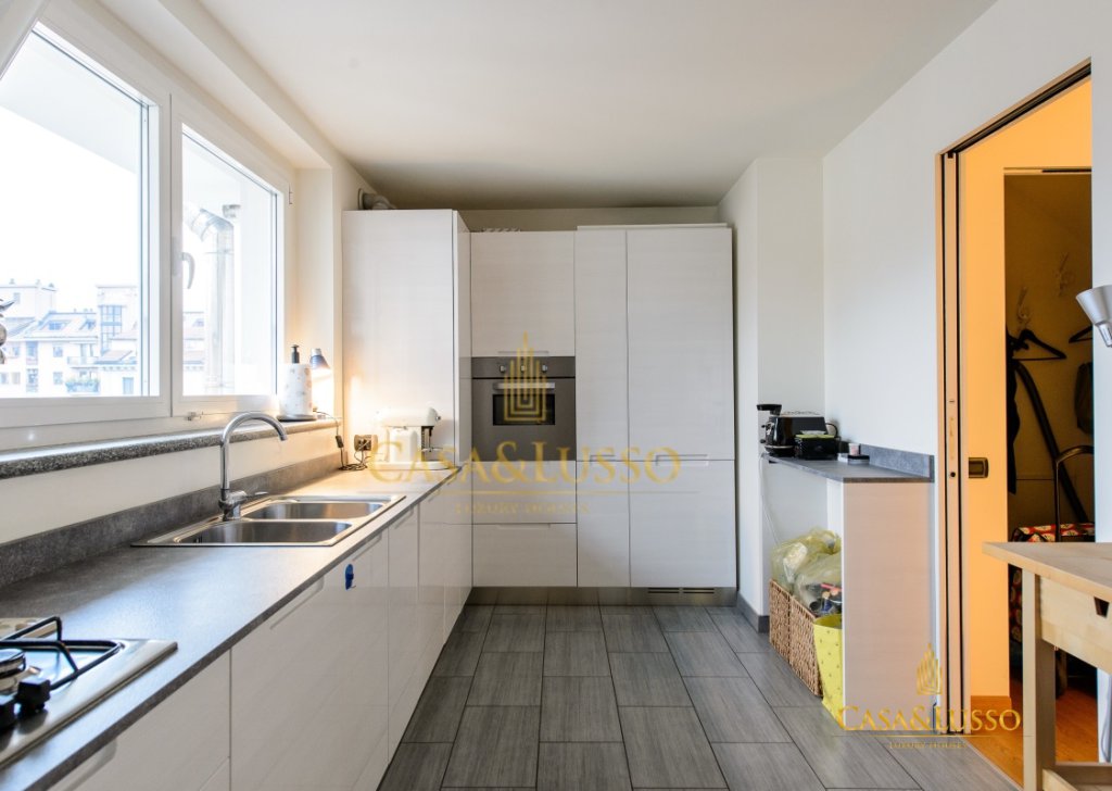 For Rent Penthouse Milan - Porta Venezia, wonderful penthouse with terrace of 100 m². Locality 