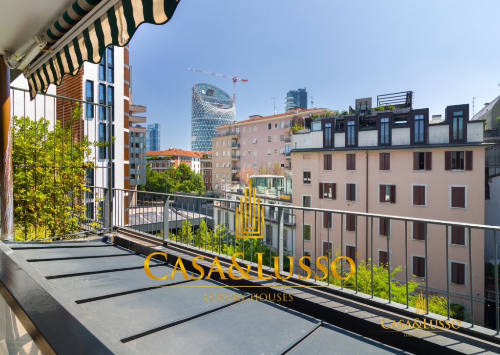 Vendita Appartamenti Milano - Ampio appartamento con terrazzo al piano in Porta Nuova Località Garibaldi - Porta Nuova
