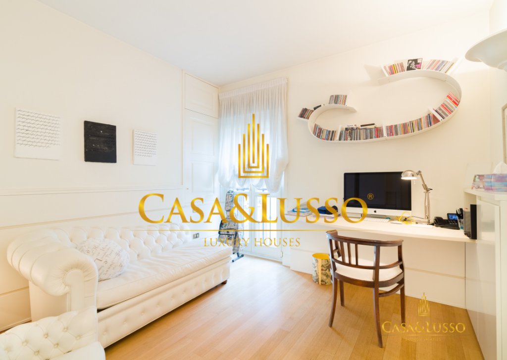 For Sale Penthouse Milan - Charme Penthouse in Repubblica area Locality 
