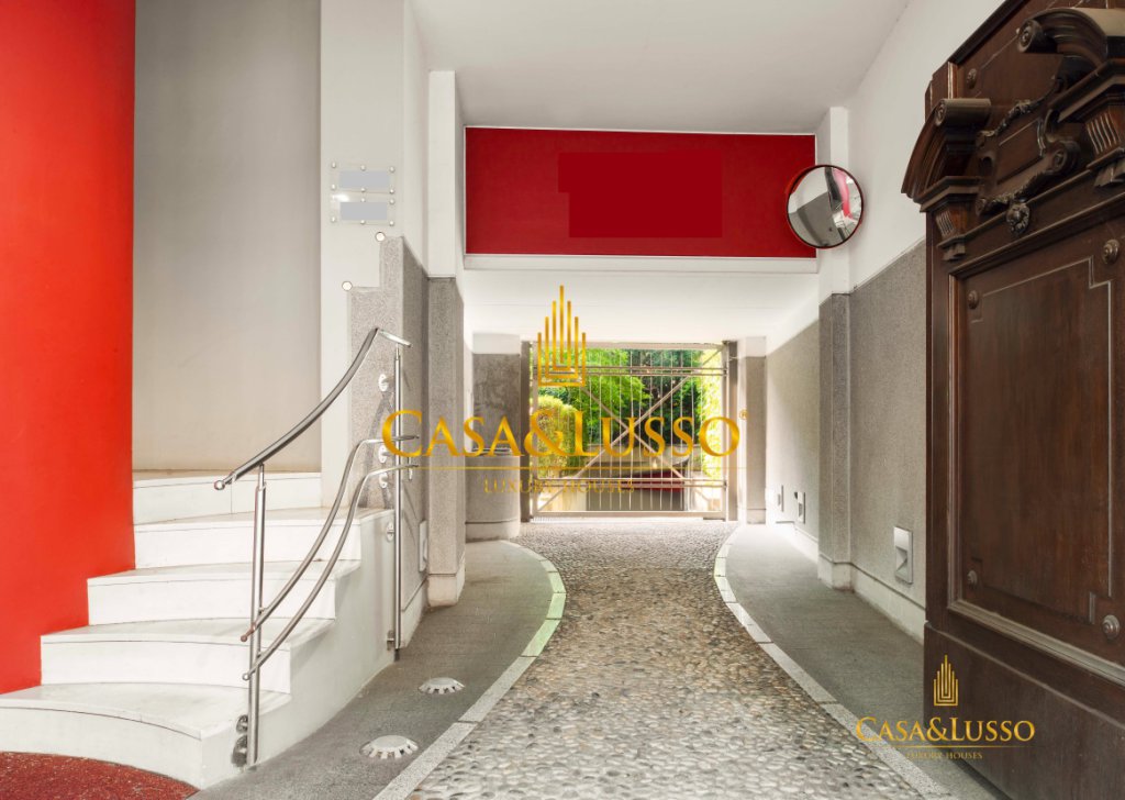 For Sale Villas Milan - VILLA LIBERTY WITH INDOOR POOL AND GARDEN Locality 