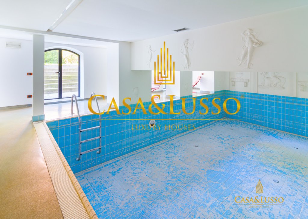 For Sale Villas Milan - VILLA LIBERTY WITH INDOOR POOL AND GARDEN Locality 
